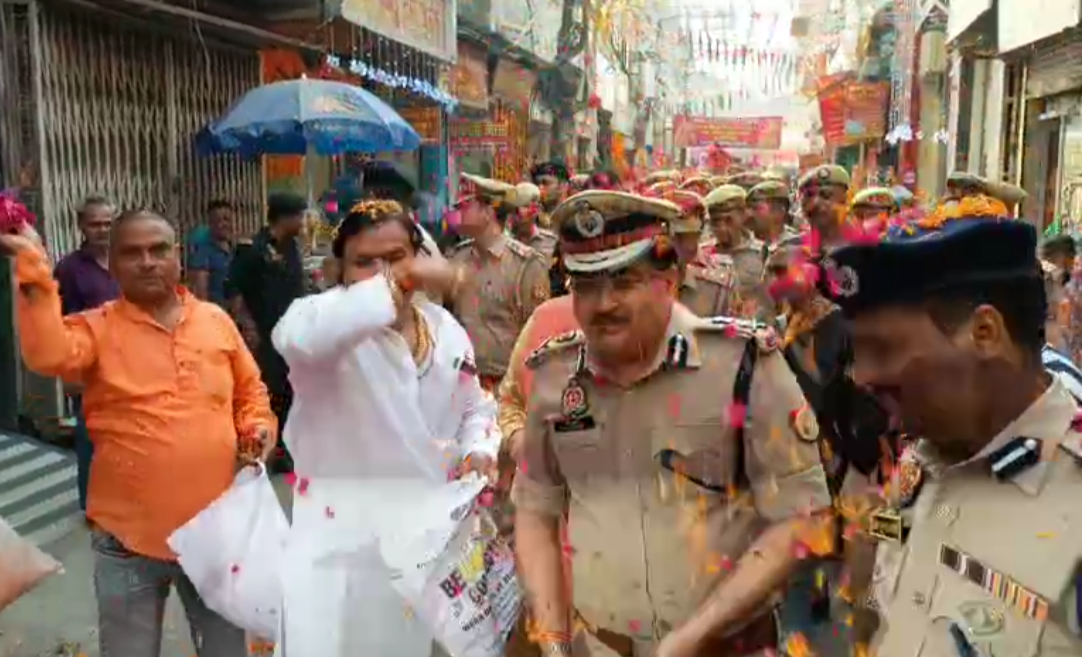 bareilly-dhanteras-police-pushp-varsha-suraksha-2025