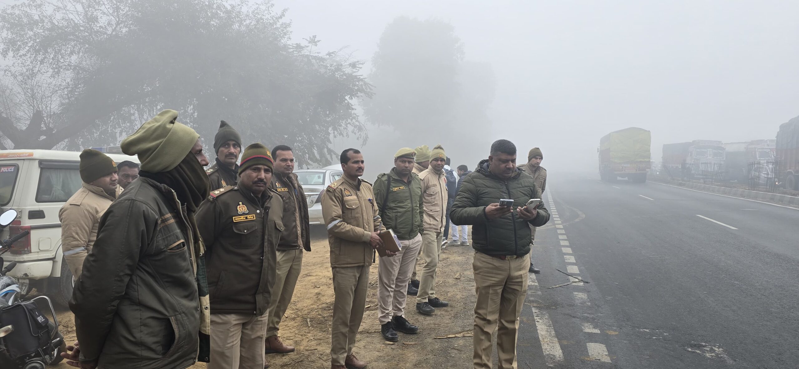 बरेली हाईवे पर घने कोहरे में 13 वाहनों की भीषण टक्कर